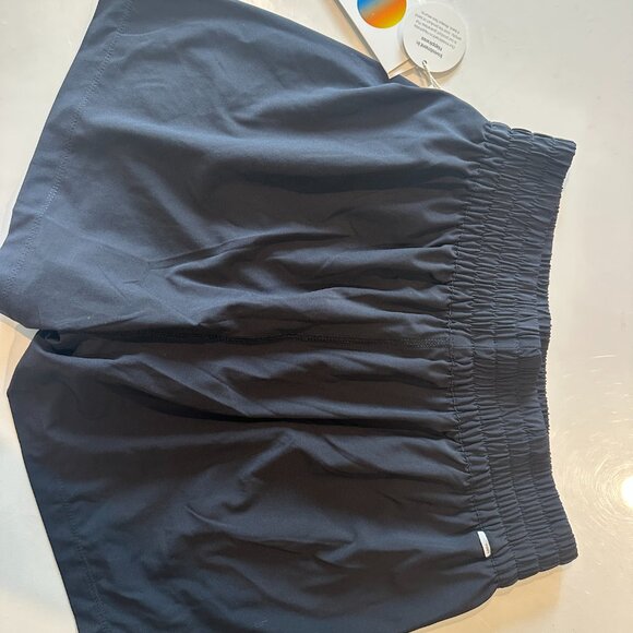 NWT Vuori Villa Short Size S - Picture 2 of 4